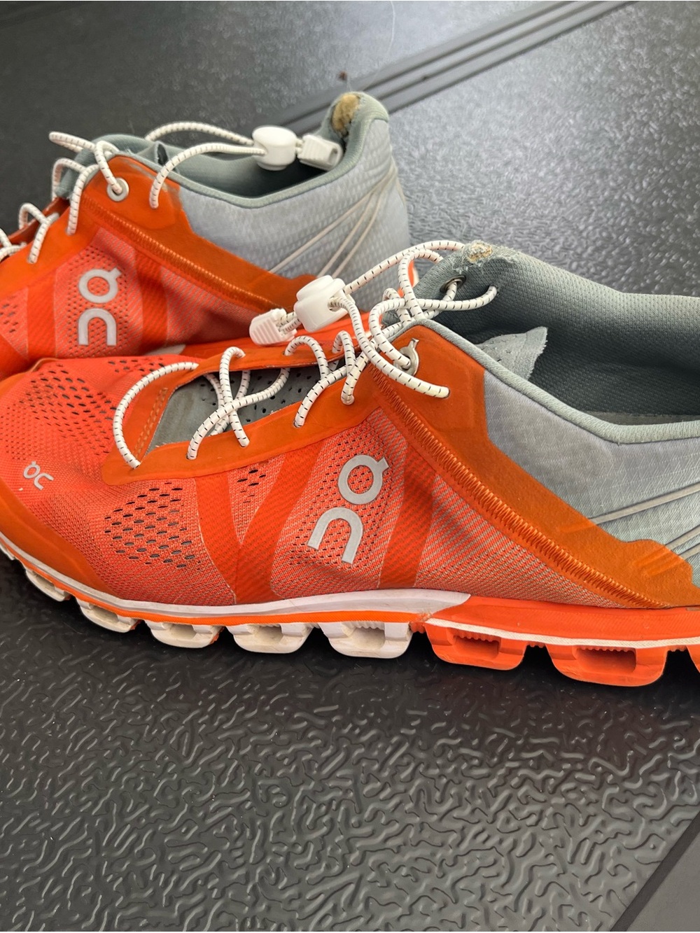 On Cloud Men’s Athletic Shoes — Orange/Gray size 11